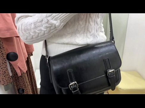 ❤️ Masturbasyon piblik nan jenn femèl FeralBerry ak yon gode nan sal la Fitting Sèks super nan pònografi ht.hochu-sex-tomsk.ru ﹏