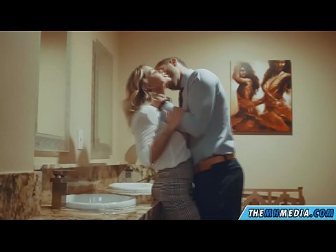 ❤️ Lè yon blond bèl sedui ou nan yon twalèt piblik Sèks super nan pònografi ht.hochu-sex-tomsk.ru ﹏